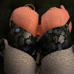 3 Pink VS Bras 34d for Sale in Sayville, NY - OfferUp
