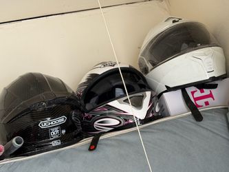 Helmets / Cascos