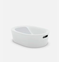 Lalo bathtub in excellent condition, like new and no damages