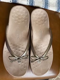 Vionic sandals size 8M