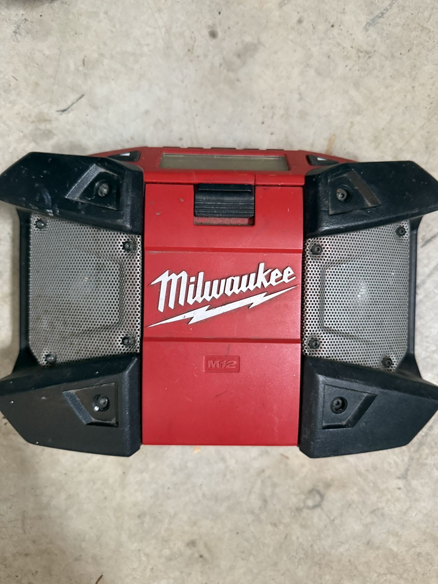Milwaukee M12 Jobsite Radio – Model 2590-20