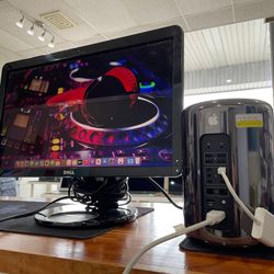 APPLE MAC PRO 3.7GHZ XEON 32GB RAM 500GB SSD AMD FirePro D300 Graphics!!!!