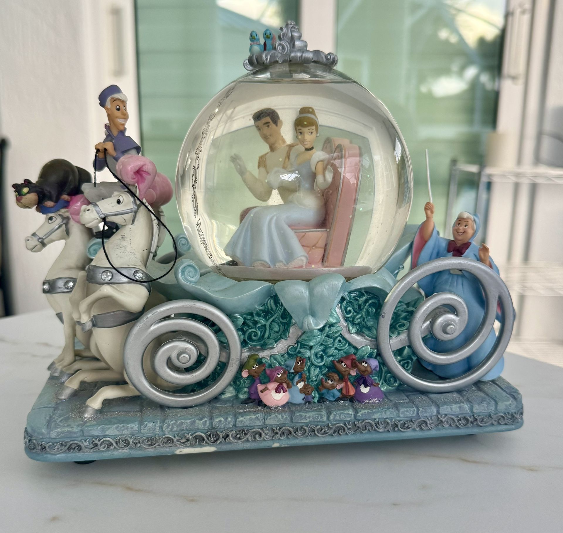 Disney 50th Anniversary Cinderella Musical Snow Globe Carriage statue