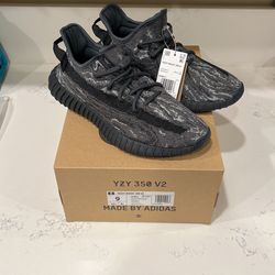 Yeezy Boost 350 V2 Dark Salt 