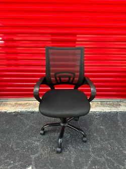 OFFICE CHAIR/ IN GREAT CONDITION