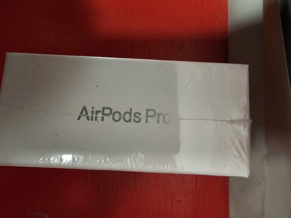 APPLE AIR POD PRO NEW IN BOX⭐⭐⭐ $60
