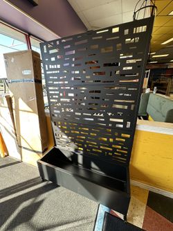 Metal planter box w/ trellis 