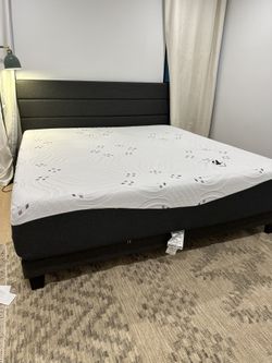 King Size Memory Foam Mattress 12” Thick.      All Sizes Available.      Same Say Delivery.     Brand New Mattress 