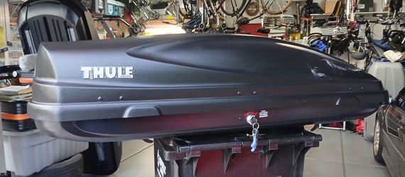 Thule Force XT Large Roof Carrier.
