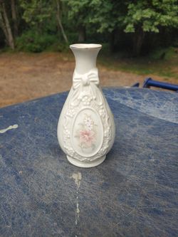 Cameo Ribbon Vase
