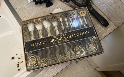 Ellen Tracy Make Up Brush Set 