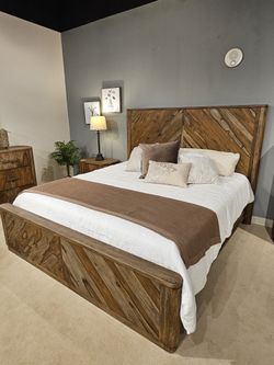 New Natural Wood 4 Pc King Bedroom Collection 