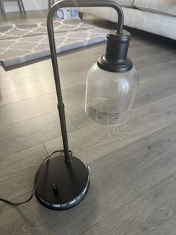 💡 Modern Desk/Table Lamp w/ USB Charging Port