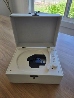 Retro CD player with Bluetooth