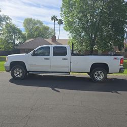 2009 4 door 4x4 Crew Cab Chevy gmc