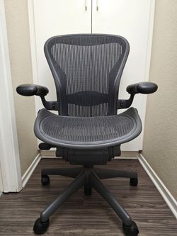 Herman Miller Aeron Size B – Graphite – Excellent condition