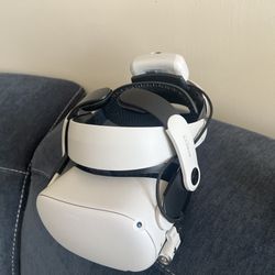 **Quest 2 128GB VR Headset + BOBO VR Battery Strap + IR Light Bundle - Excellent Condition**