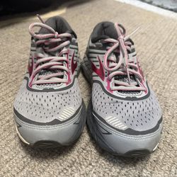 Women’s 9 Size Brooks Ariel18