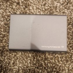 Samsung PORTABLE SSD  T7