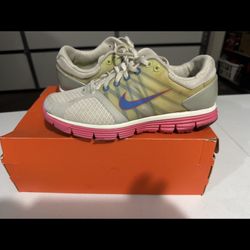 Nike Women  LUNARGLIDE 2