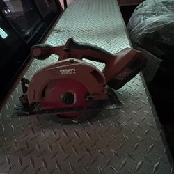 Hilti Saw With Charger And One Battery 