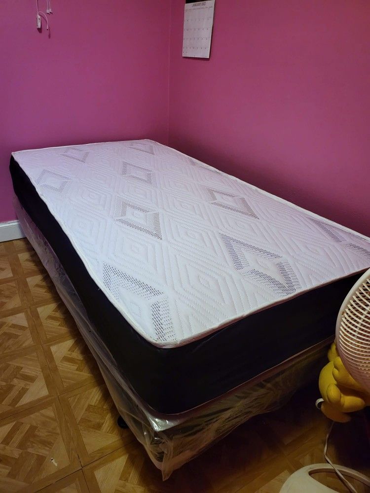 NEW TWIN-SIZE MATTRESS AND BOX SPRING 🆕️