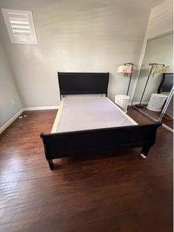 FREE, Must go today! Queen bedframe and box spring