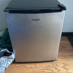 Whirlpool Mini Fridge 