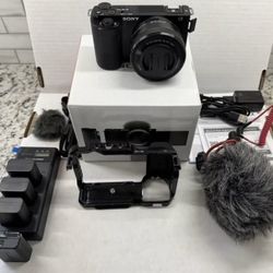 Sony zv-e10 camera W/Lens, Rode Mic, 4 Batteries, & Small Rig Cage. Lightly Used