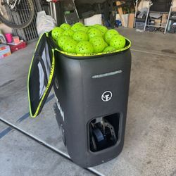 Titan ONE Pickleball Machine With Balls And 8Ah Battery 