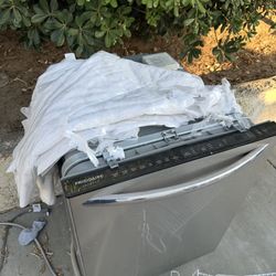FREE Frigidaire Gallery Dishwasher – Needs Power Cord