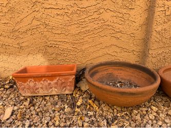3 terracotta planters / pots
