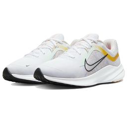 WMNS NIKE QUEST 5 PRM Size 9.5