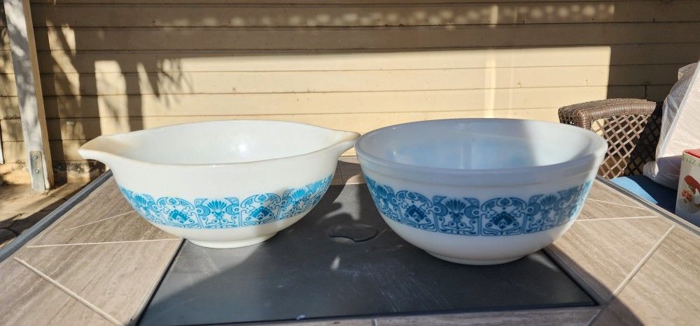 vintage pyrex  bowls horizon blue 