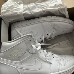 White Jordan 1s 