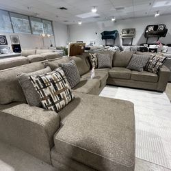 ⭐️3pc Sectional W/ Chaise⭐️