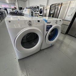 GE 4.6 cu. ft. Smart Front Load Washer with UltraFresh Vent System and OdorBlock 7.8 cu. ft. Capacity vented Smart Front Load Gas Dryer in Wh