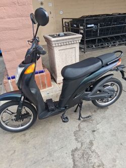 Electric moped