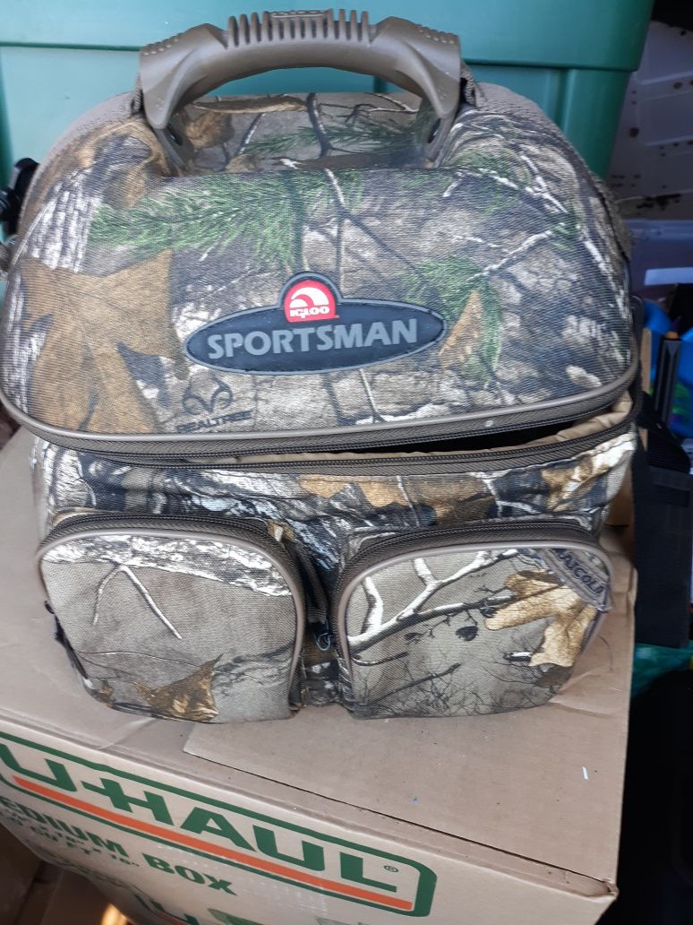 LOWER PRICE Sportsman lunch cooler like new