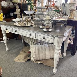 Liberty Furniture Magnolia Manor Writing Desk