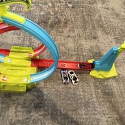 Hot Wheels Track Toy With 10 Hot Wheels 