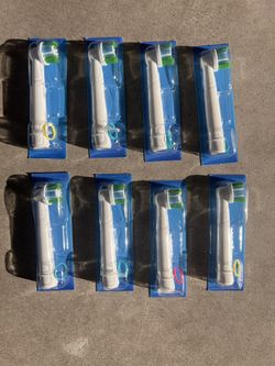 Oral-B Precision Clean with Cleanmaximiser Tech Toothbrush Replacement Head, 8