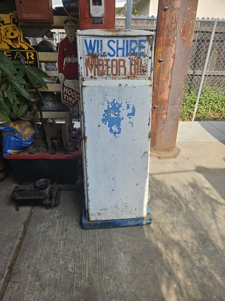 Sellmore Oil Display Rack.