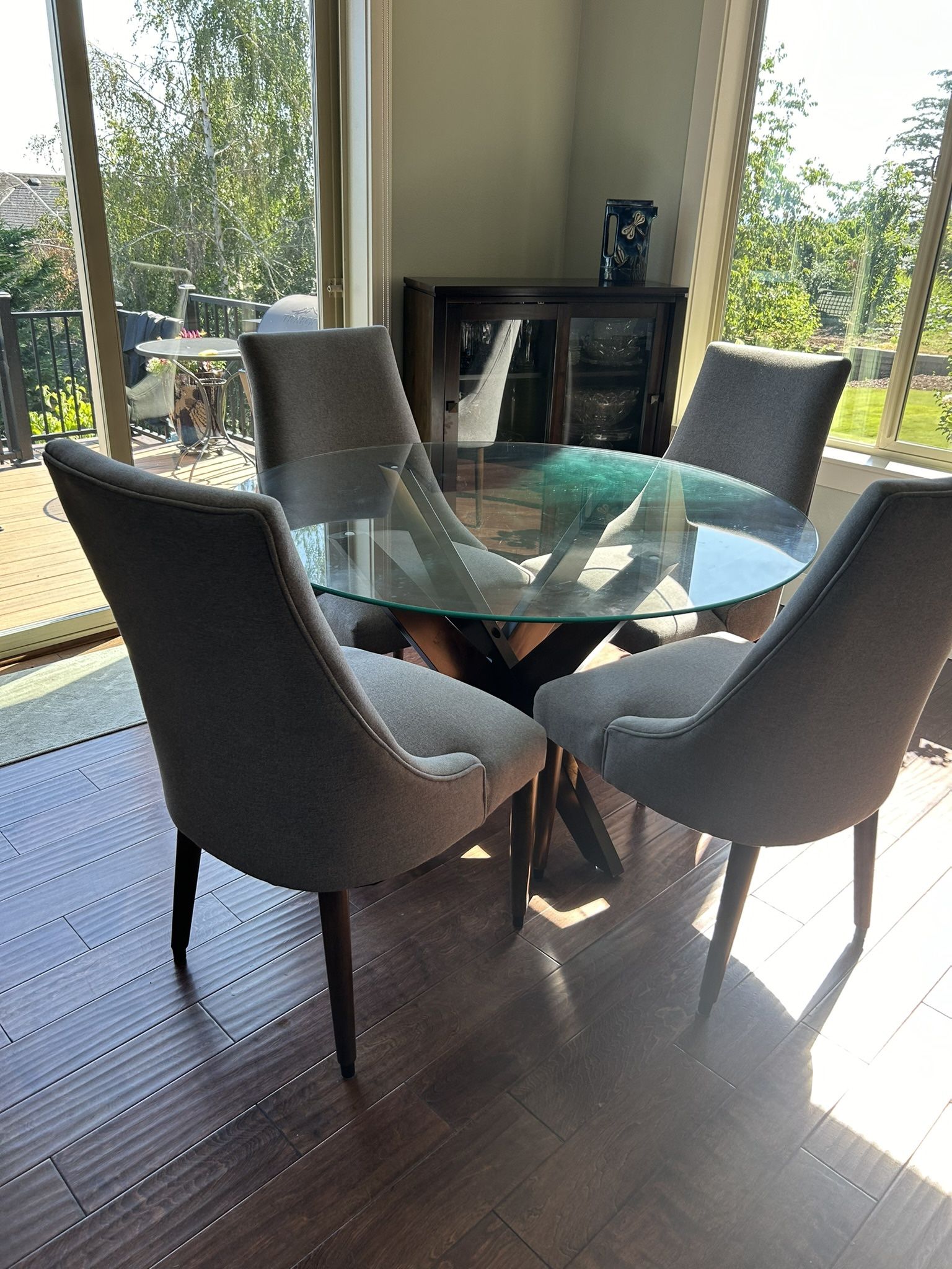 Kitchen Table And 4 Chairs