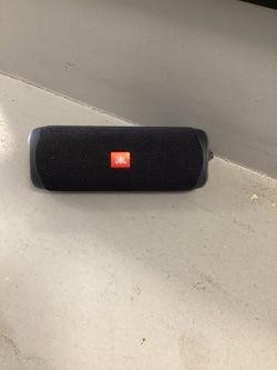 JBL Flip 5 Bluetooth Speaker With Charger 
