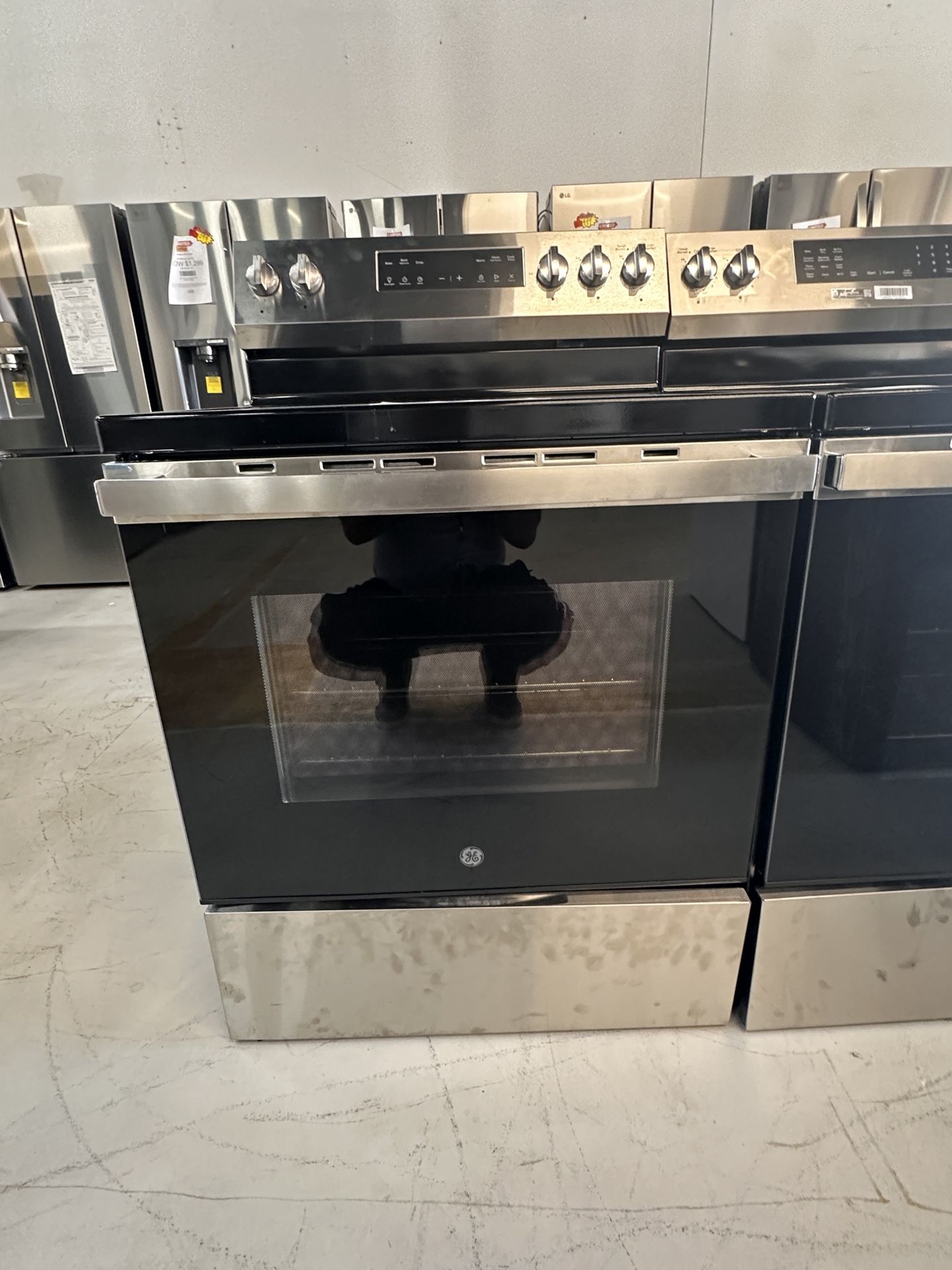 GE Electric Stove (GRF500PVSS, Stainless Steel)