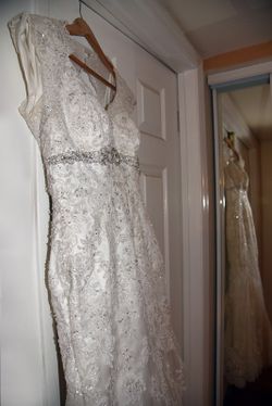 Beautiful Wedding Dress - Maggie Sottero - size 10