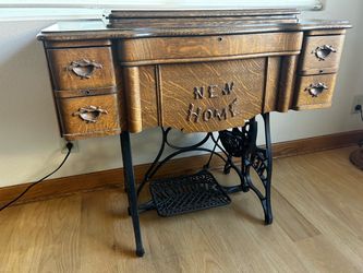Beautiful quarter sawn oak New Home sewing machine