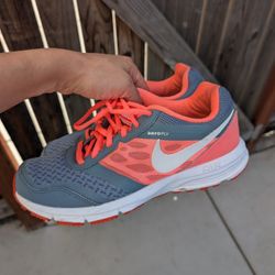 Women's Nike Shoes Size 8 