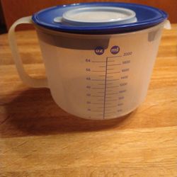 Tupperware Mix, Pour  And Store Batter Bowl